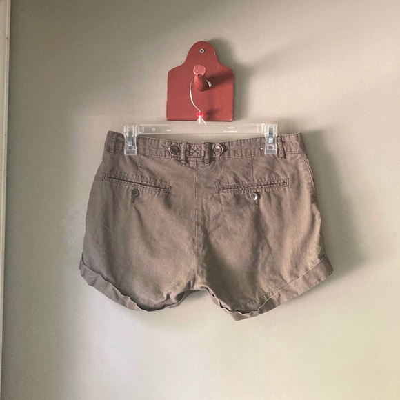 Gap Brown Roll Cuff Shorts 6 - Picture 5 of 7